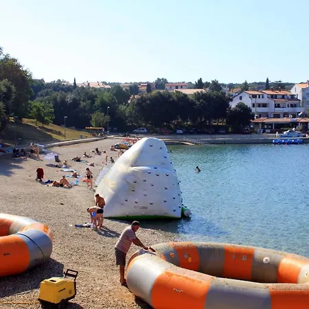 Apartman With Parking Space Pjescana Uvala, - 7349