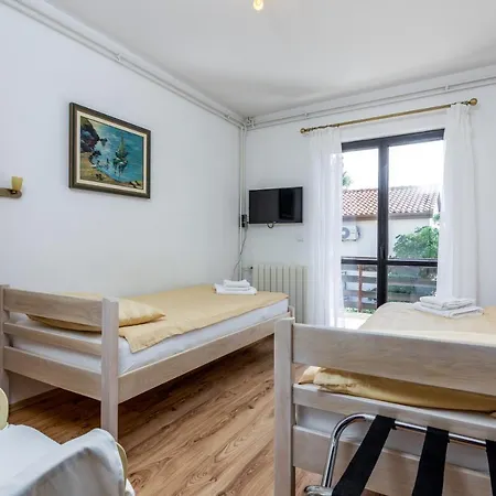Apartman With Parking Space Pjescana Uvala, - 7349 Póla