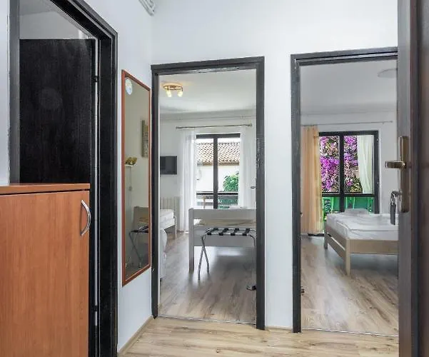 With Parking Space Pjescana Uvala, - 7349 Appartamento
